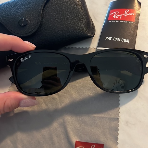 Ran Ban Sunglasses - Picture 2 of 3